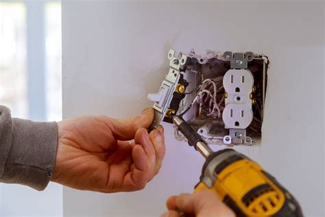 installing an outlet box